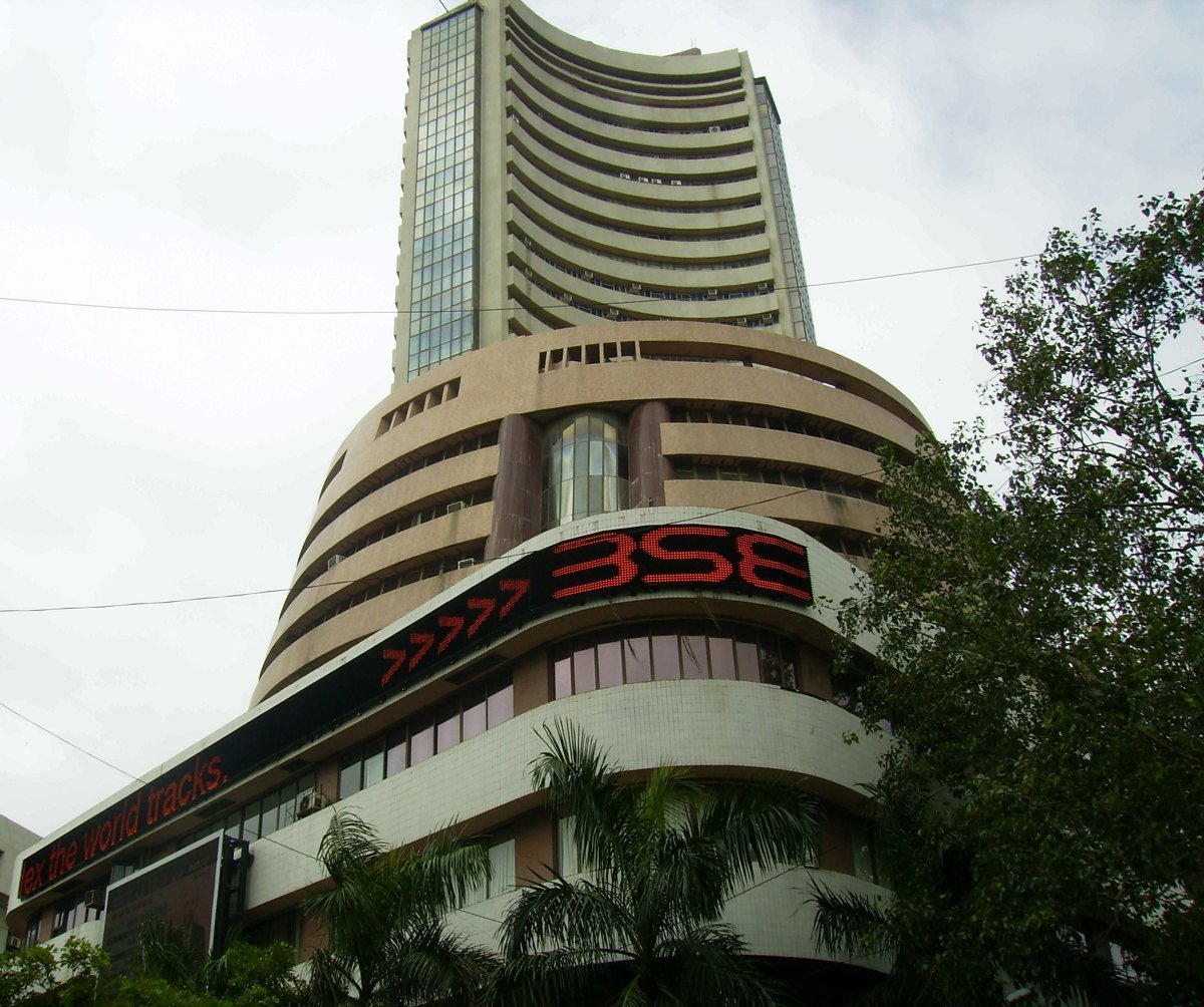Nifty और सेंसेक्स गिरावट: मुंबई के दलाल स्ट्रीट पर BSE की इमारत