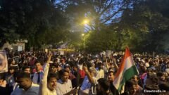 ममता बनर्जी ने जिस मुद्दे पर आवाज़ उठाई: दिल्ली के जंतर-मंतर पर तिरंगे के साथ युवाओं का प्रदर्शन (जुलाई 2026)
