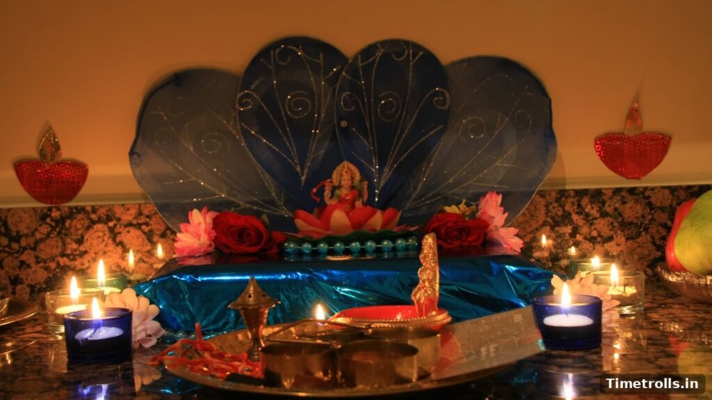 Diwali 2026 लक्ष्मी पूजा: घर में सजी लक्ष्मी जी की प्रतिमा, दीये और मोमबत्तियां