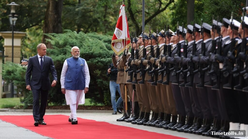 Donald Tusk India visit: वारसॉ में गार्ड ऑफ ऑनर के दौरान डोनाल्ड टस्क और नरेंद्र मोदी